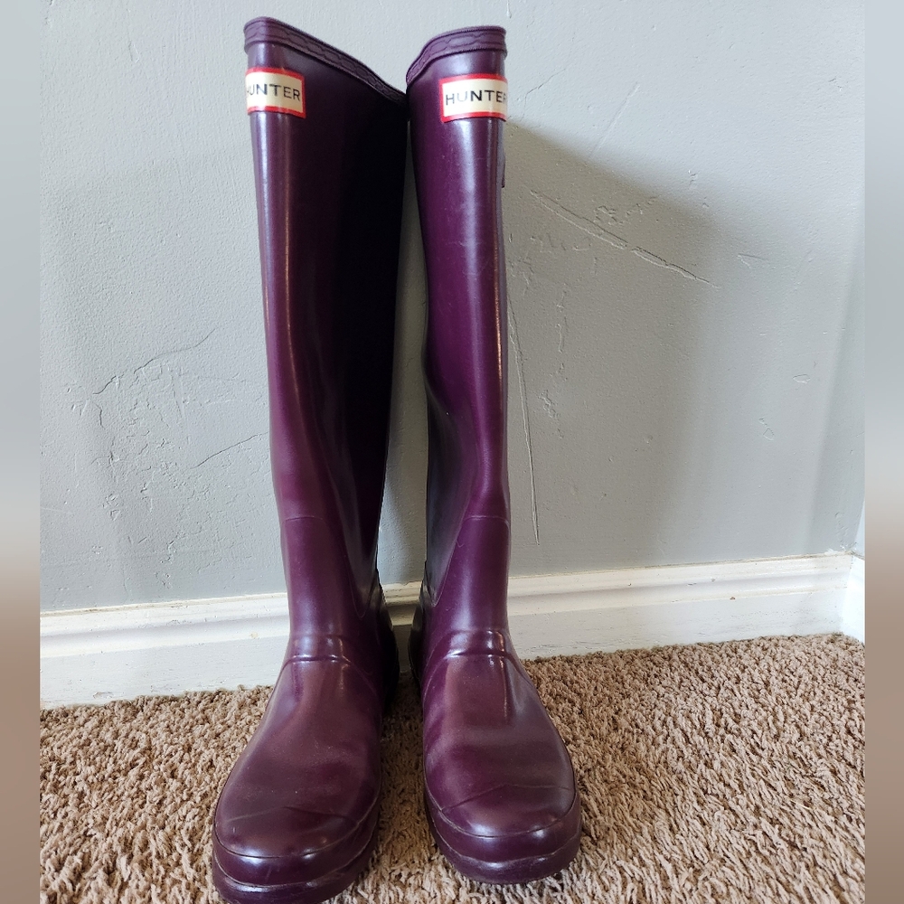 Hunter rain boots. Purple, size 8.